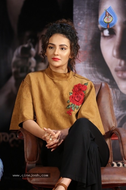 Seerat Kapoor at Raju Gari Gadhi 2 Press Meet - 20 / 30 photos