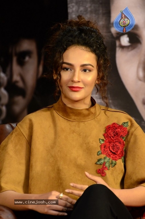 Seerat Kapoor at Raju Gari Gadhi 2 Press Meet - 27 / 30 photos