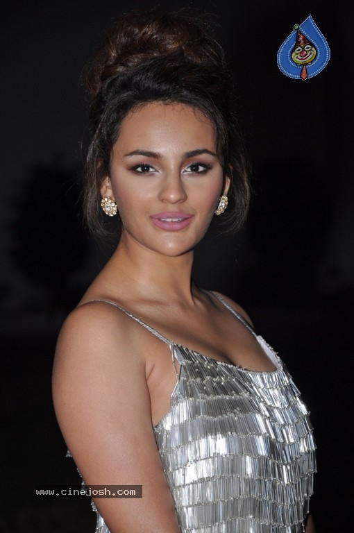 Seerat Kapoor Images - 14 / 16 photos