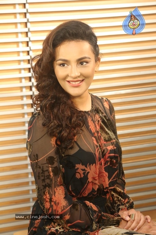 Seerat Kapoor Interview Photos - 29 / 30 photos