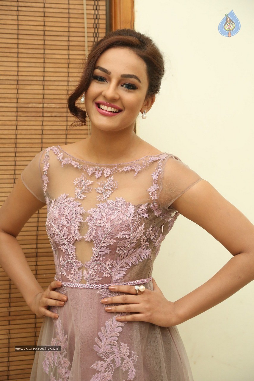 Seerat Kapoor Latest Gallery - 32 / 86 photos