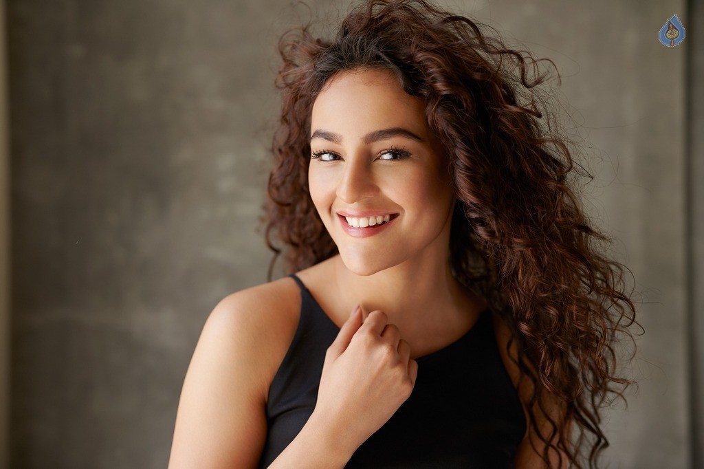 Seerat Kapoor Latest Photos - 5 / 5 photos