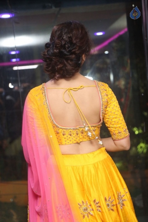 Seerat Kapoor New Gallery - 4 / 21 photos