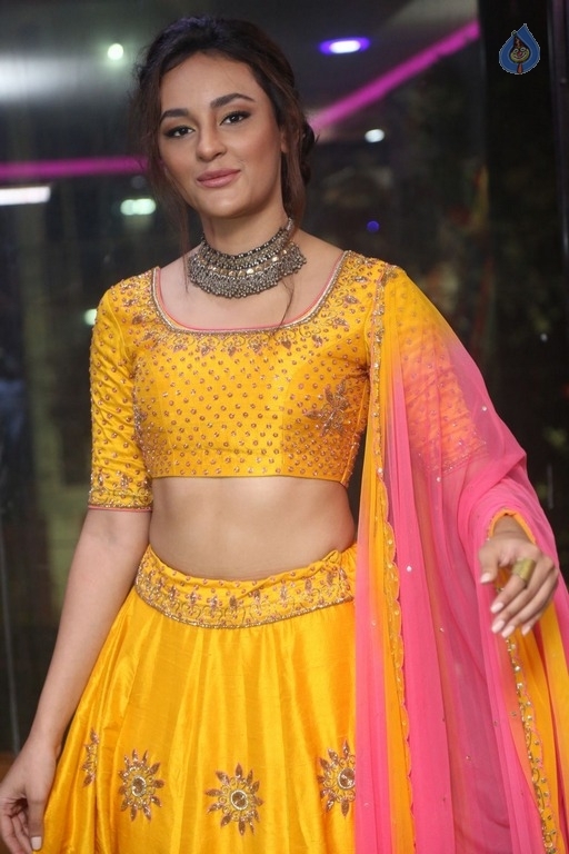 Seerat Kapoor New Gallery - 13 / 21 photos