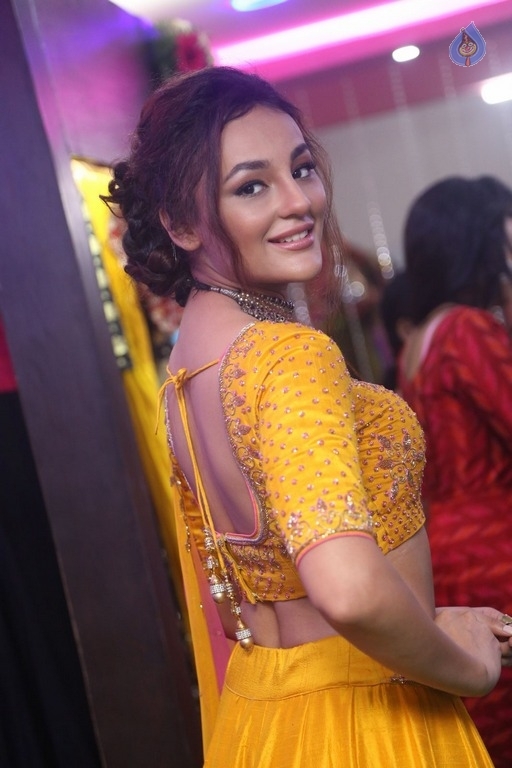 Seerat Kapoor New Gallery - 17 / 21 photos
