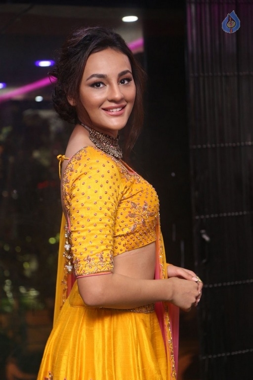 Seerat Kapoor New Gallery - 19 / 21 photos