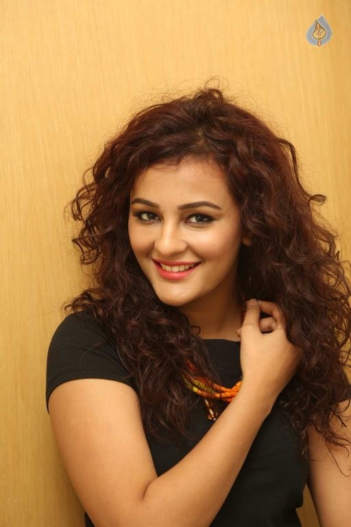 Seerat Kapoor New Photos - 18 / 52 photos