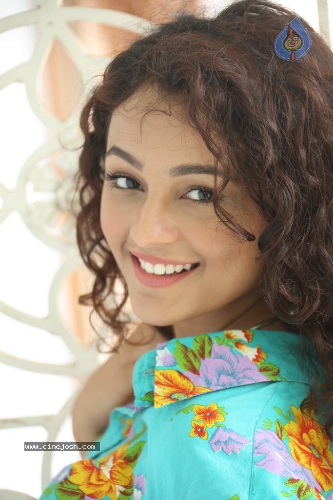 Seerat Kapoor New Stills - 23 / 130 photos