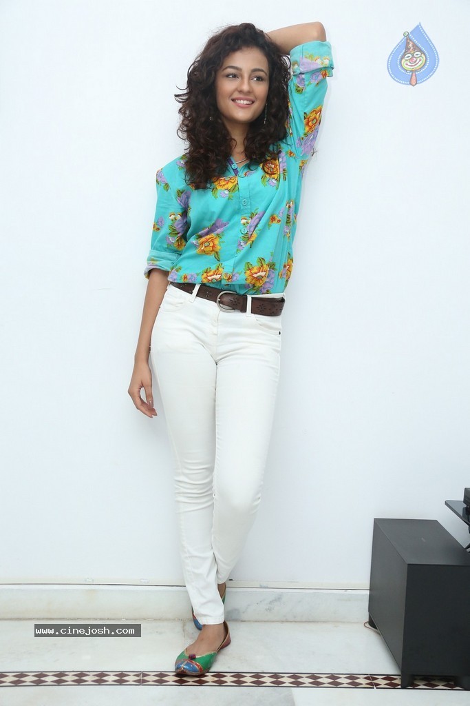 Seerat Kapoor New Stills - 29 / 130 photos