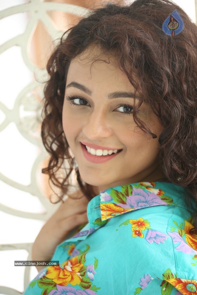 Seerat Kapoor New Stills - 44 / 130 photos