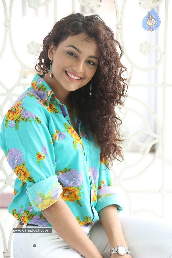 Seerat Kapoor New Stills - 53 / 130 photos