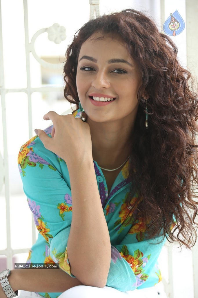 Seerat Kapoor New Stills - 68 / 130 photos