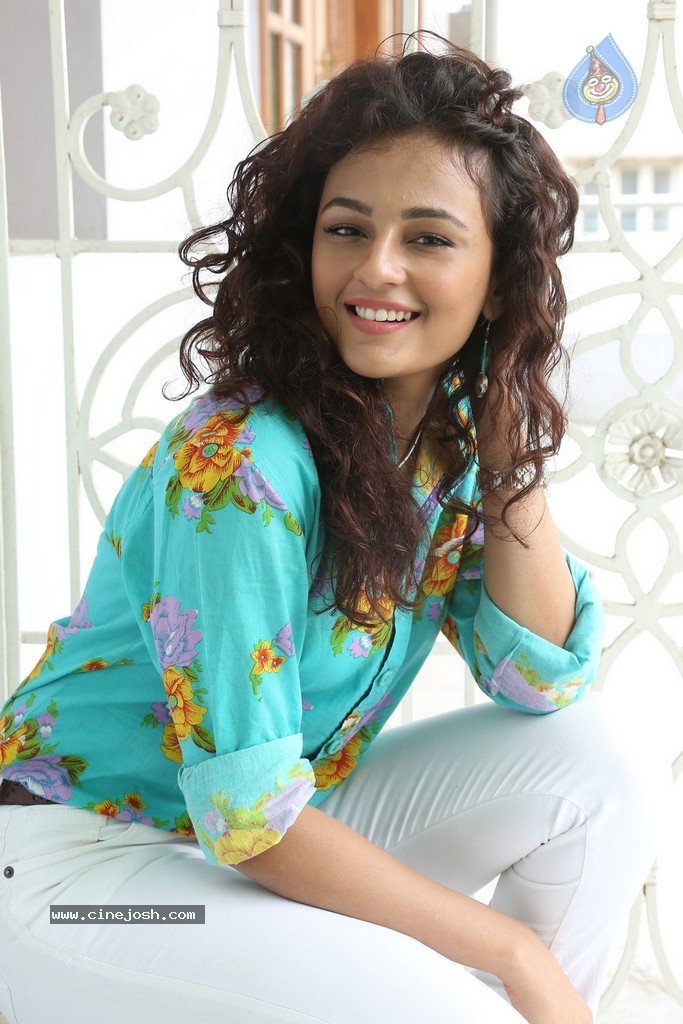 Seerat Kapoor New Stills - 78 / 130 photos
