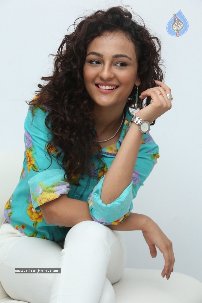 Seerat Kapoor New Stills - 121 / 130 photos