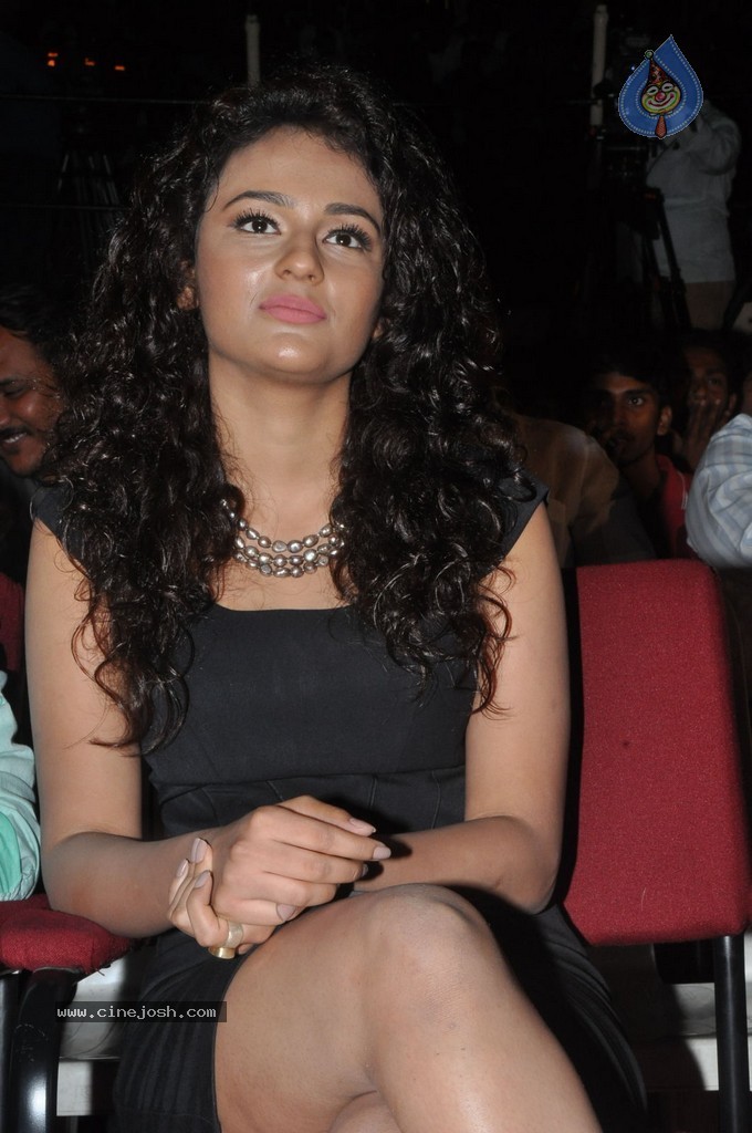 Seerat Kapoor Stills - 53 / 91 photos