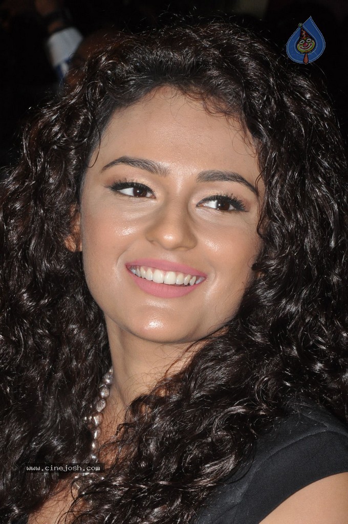 Seerat Kapoor Stills - 88 / 91 photos