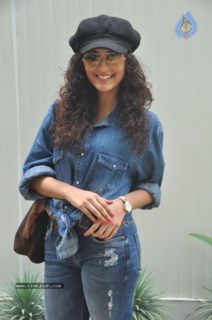 Seerath Kapoor New Pics - 19 / 143 photos