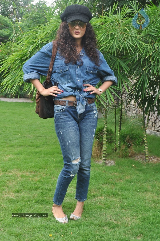 Seerath Kapoor New Pics - 26 / 143 photos