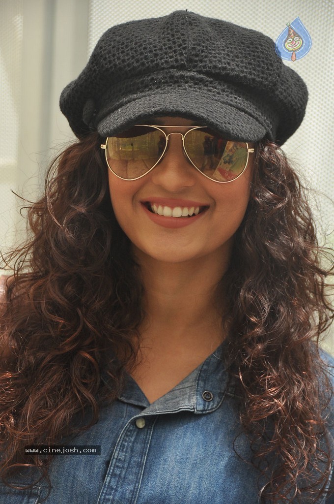 Seerath Kapoor New Pics - 80 / 143 photos