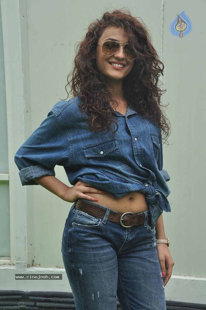 Seerath Kapoor New Pics - 106 / 143 photos