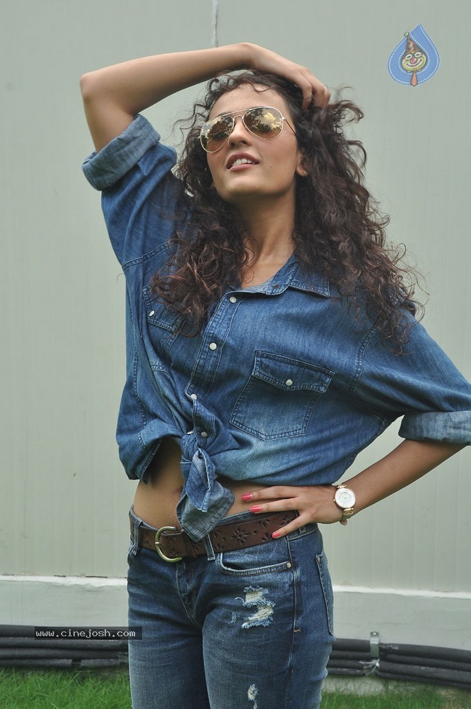 Seerath Kapoor New Pics - 116 / 143 photos