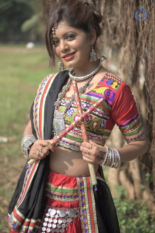 Sejal Mandavia Navratri Photo Shoot - 1 / 21 photos