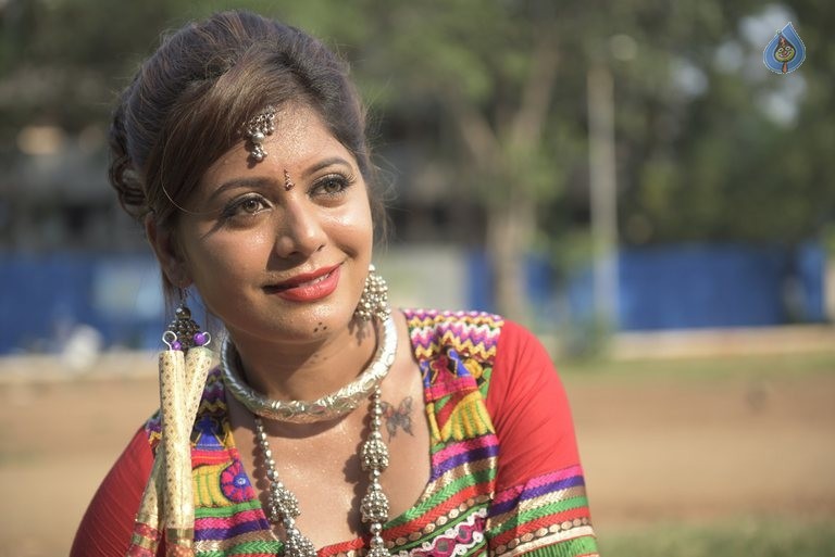 Sejal Mandavia Navratri Photo Shoot - 6 / 21 photos