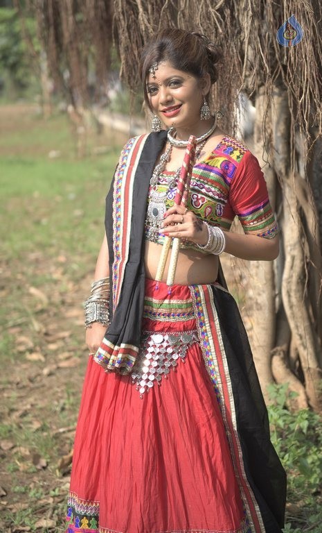 Sejal Mandavia Navratri Photo Shoot - 10 / 21 photos