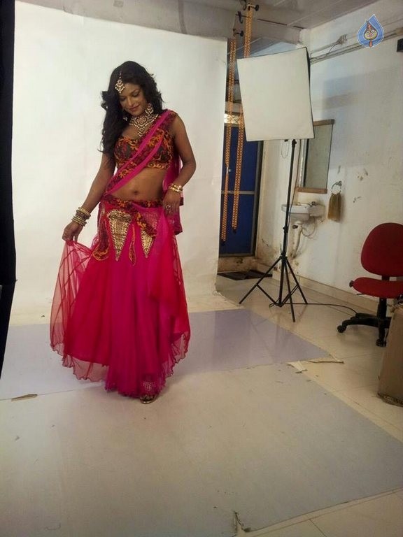 Shalini Naidu Latest Photos - 4 / 21 photos