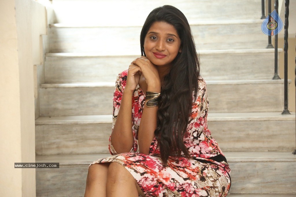 Shalini New Photos - 30 / 88 photos