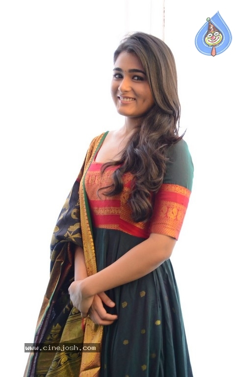 Shalini Pandey Images - 6 / 13 photos