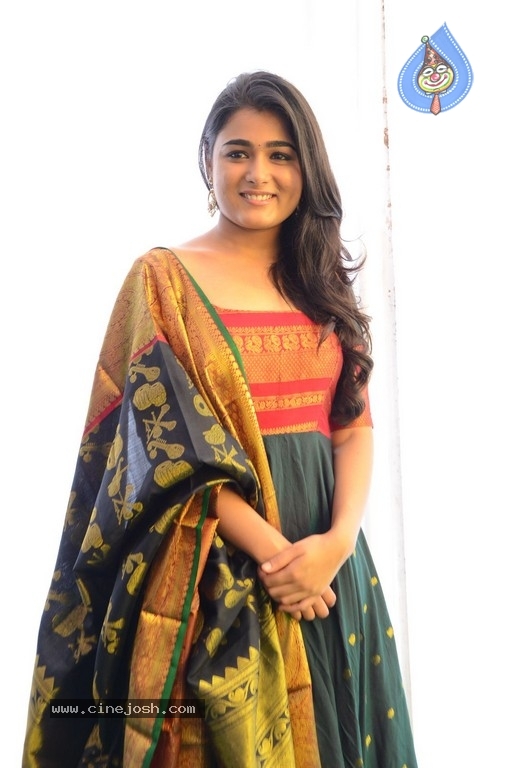 Shalini Pandey Images - 12 / 13 photos