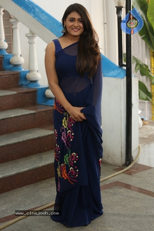 Shalini Pandey Latest Photos - 5 / 20 photos