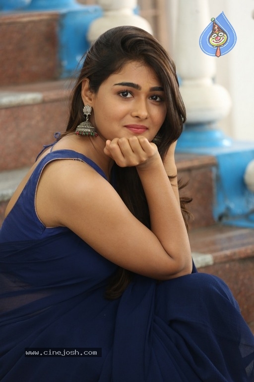 Shalini Pandey Latest Photos - 8 / 20 photos