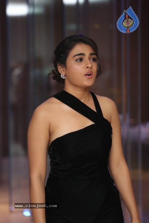 Shalini Pandey Photos - 7 / 21 photos