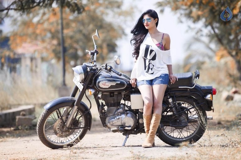 Shalini Vadnikatti New Photos - 23 / 34 photos