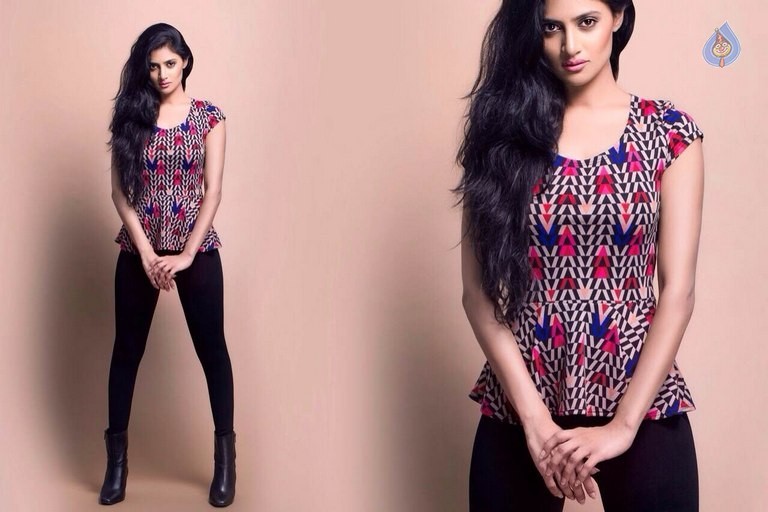 Shalini Vadnikatti New Photos - 27 / 34 photos