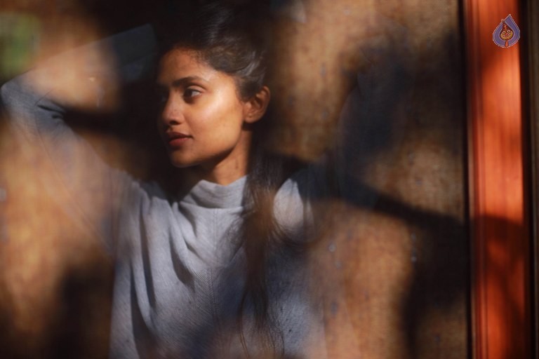 Shalini Vadnikatti New Photos - 30 / 34 photos