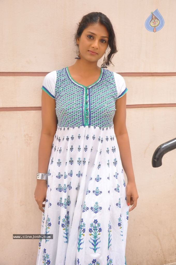 Shama Singh New Stills - 4 / 52 photos