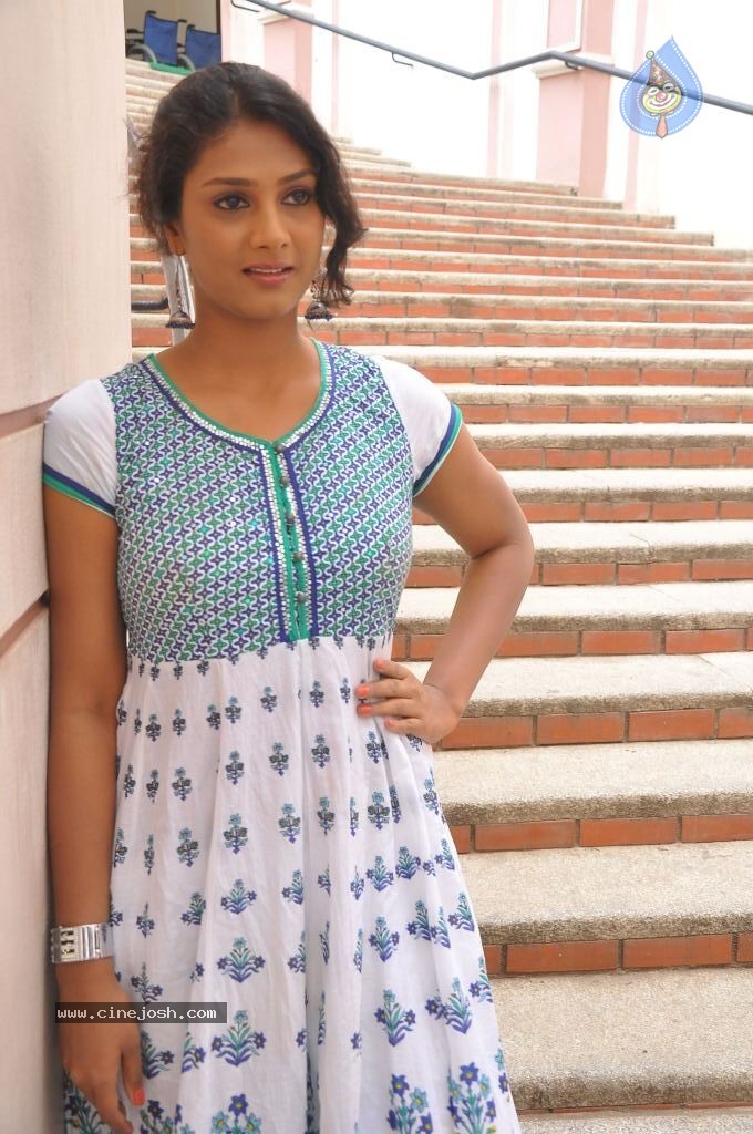 Shama Singh New Stills - 7 / 52 photos