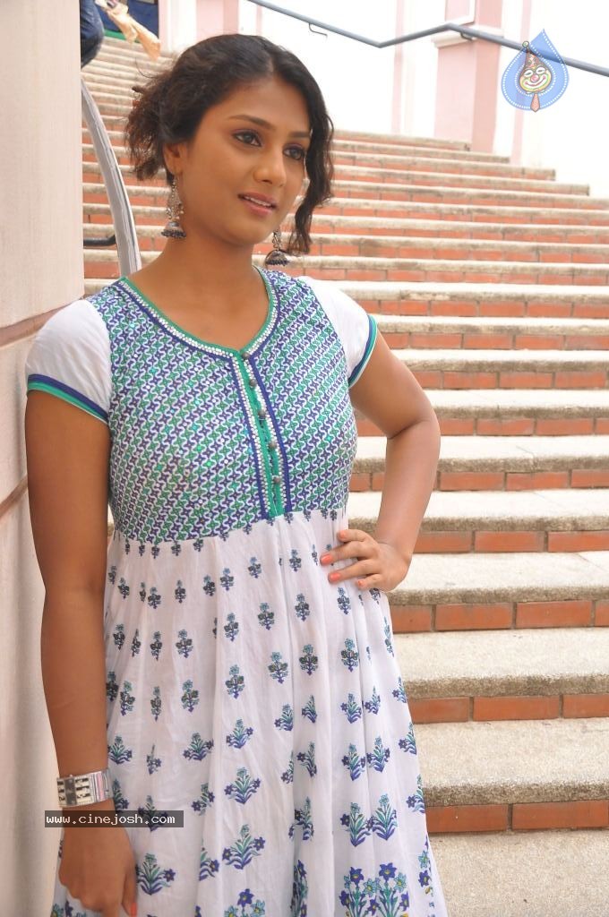 Shama Singh New Stills - 10 / 52 photos