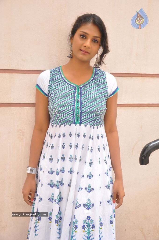 Shama Singh New Stills - 11 / 52 photos