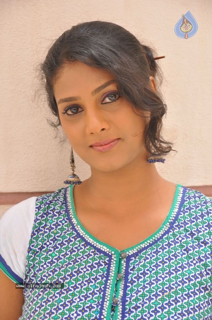 Shama Singh New Stills - 16 / 52 photos