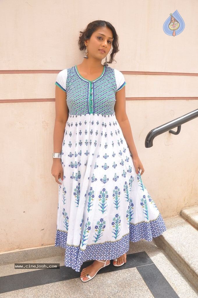 Shama Singh New Stills - 18 / 52 photos