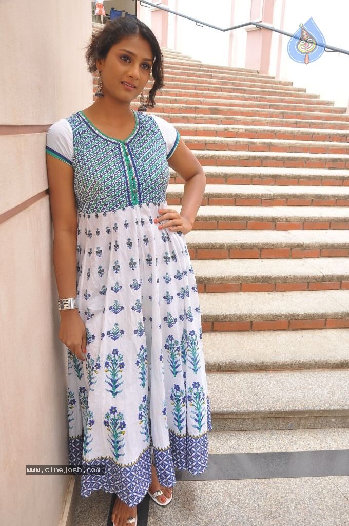 Shama Singh New Stills - 19 / 52 photos