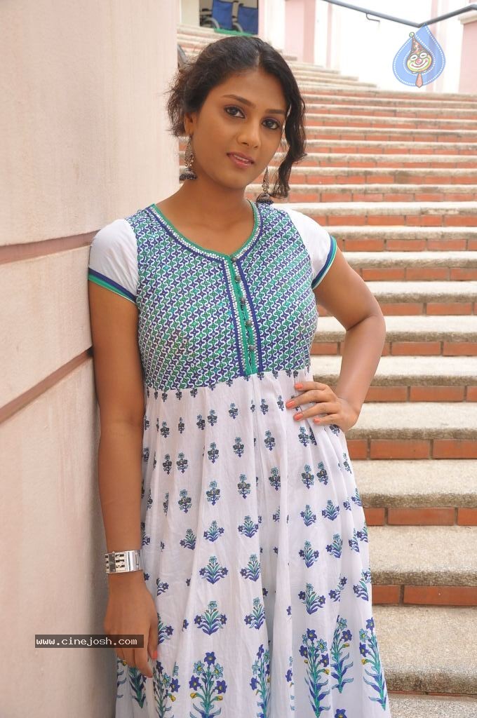 Shama Singh New Stills - 26 / 52 photos