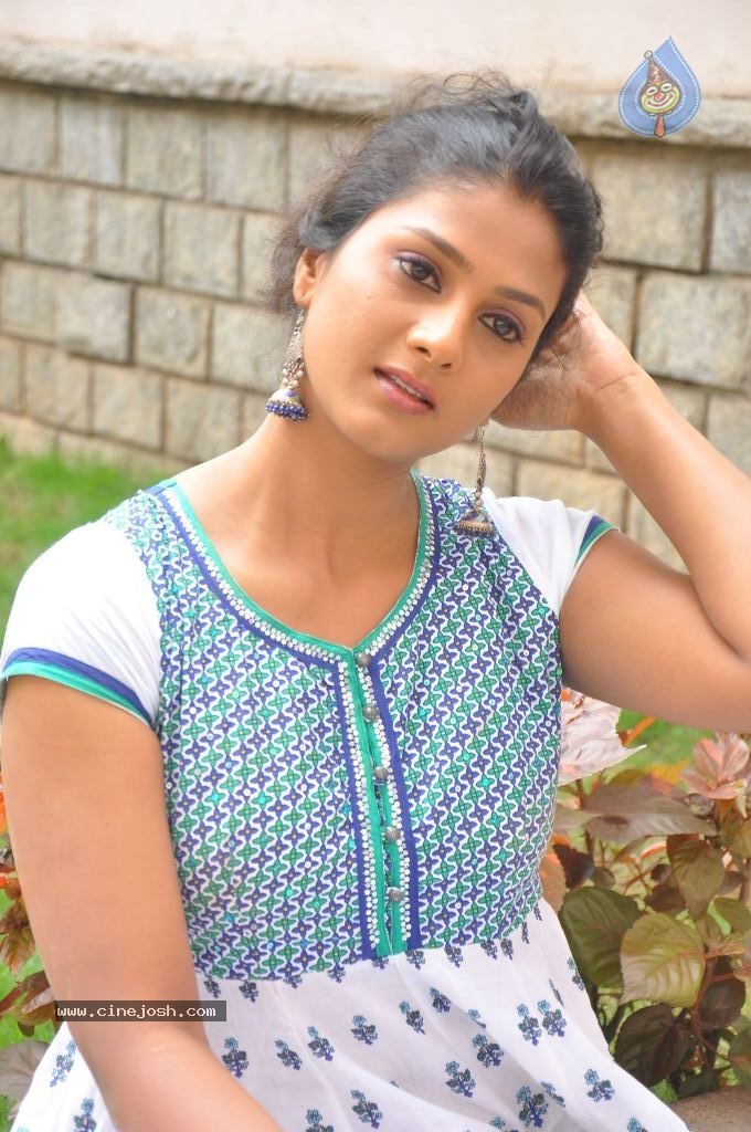 Shama Singh New Stills - 35 / 52 photos