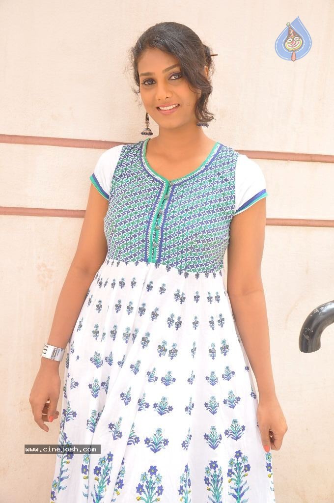 Shama Singh New Stills - 36 / 52 photos