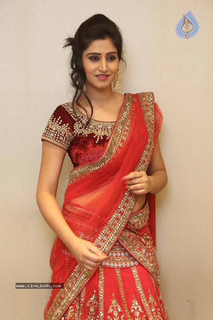 Shamili Gallery - 4 / 131 photos