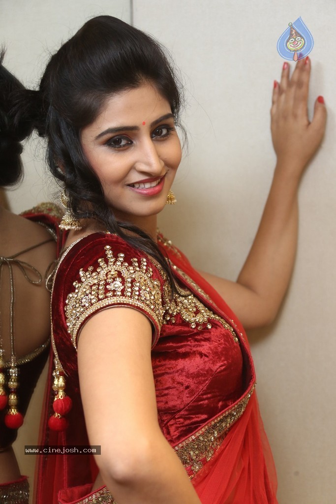 Shamili Gallery - 55 / 131 photos